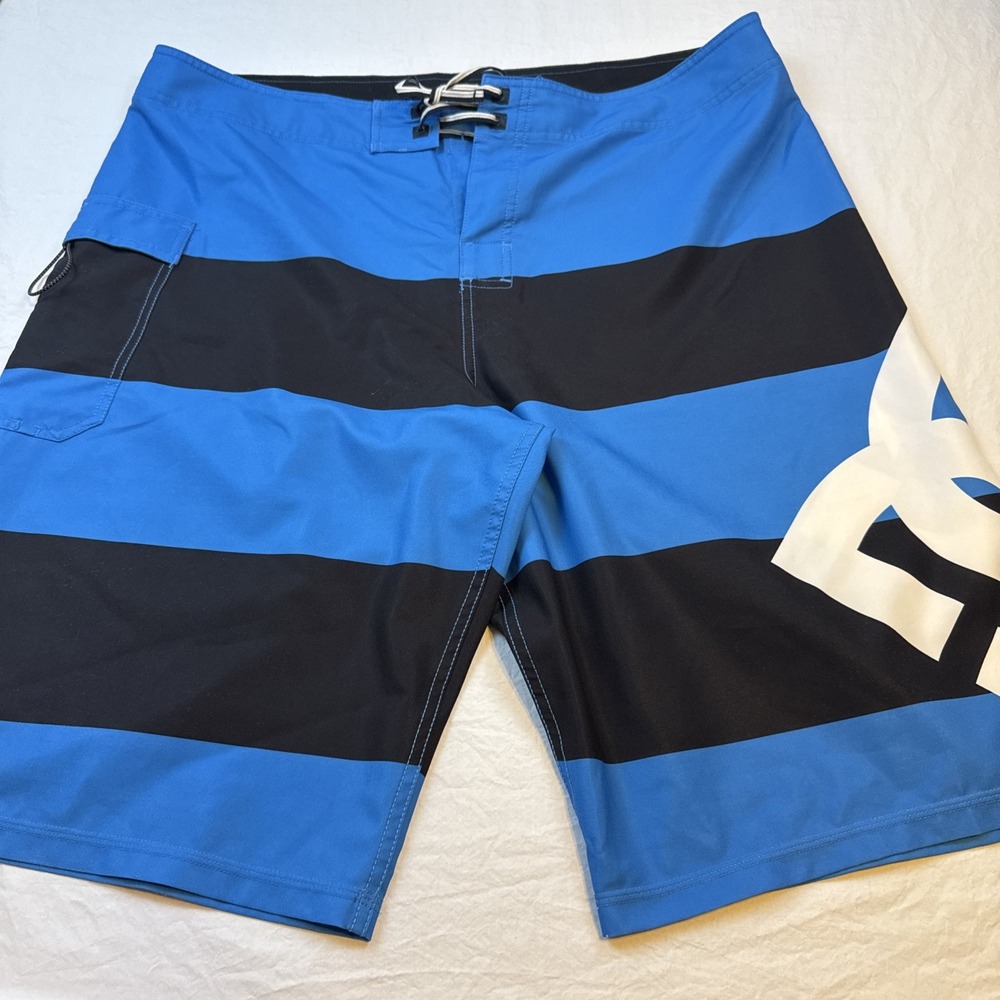 DC Swim Shorts Lined MENS 38 NAVY STRIPE Back Zip Pocket Skateboarding